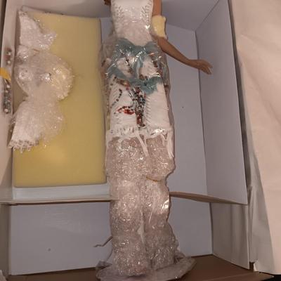 ASHTON-DRAKE "SPIRIT OF THE SNOWY OWL" NATIVE AMERICAN PORCELAIN DOLL