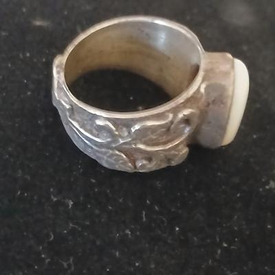 Vintage Silpada Sterling Textured Vine Bamboo Coral Cabochon Ring Marked .925 India