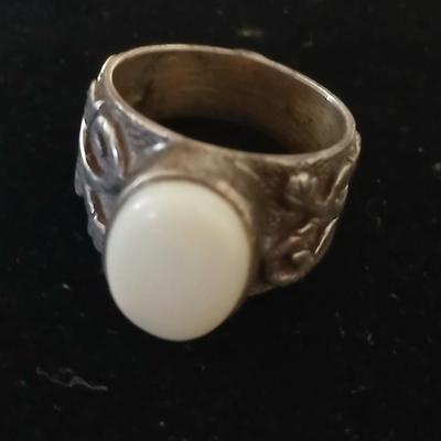 Vintage Silpada Sterling Textured Vine Bamboo Coral Cabochon Ring Marked .925 India