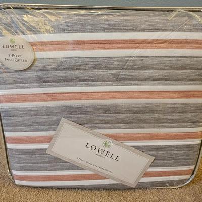 Lowell Bedding Full / Queen 5-piece quilt set - appears brand new!