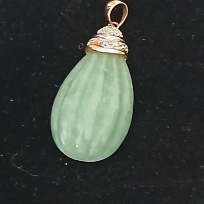 14 k 14k Gold chain with Jadeite 14K gold pendant