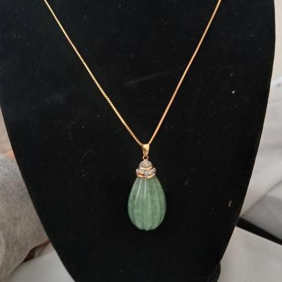 14 k 14k Gold chain with Jadeite 14K gold pendant