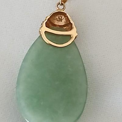 14 k 14k Gold chain with Jadeite 14K gold pendant