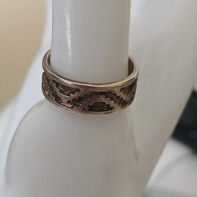 Vintage, Southwestern Style, James Rogers, J. R. Silversmiths, 925 Sterling Silver ring - size 8.5