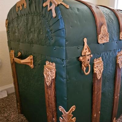Antique steamer trunk dome top - Beautifully restored trunk with original inside