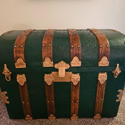 Antique steamer trunk dome top - Beautifully restored trunk with original inside