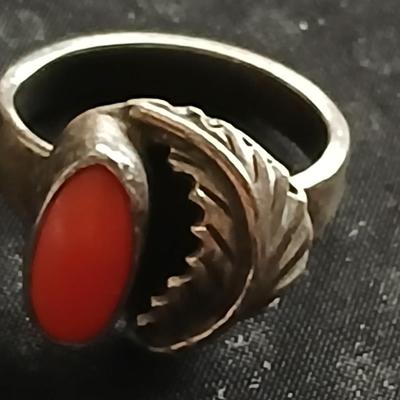 Navajo Handmade Ring 925 Silver Natural Mediterranean Coral setting - Size 5