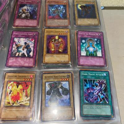 G151-Trading Card Binder