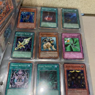 G151-Trading Card Binder