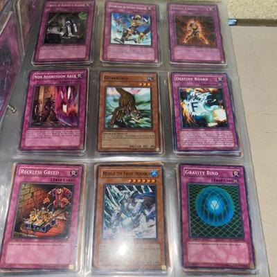 G151-Trading Card Binder