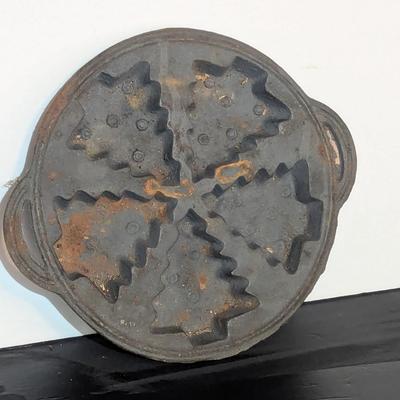 Vintage Cast Iron Christmas Trees Muffin Pan