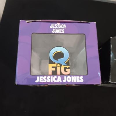 QFig ACTION FIGURE "JESSICA JONES" & "LARA CROFT" 20 YEARS OF AN ICON