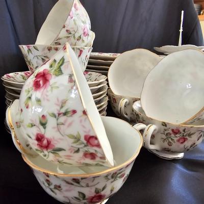 Vintage George Z. Lefton Hand Painted "Rose Chintz 658R" Dinnerware set - Made in Japan - 1949 to 1955