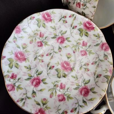 Vintage George Z. Lefton Hand Painted "Rose Chintz 658R" Dinnerware set - Made in Japan - 1949 to 1955