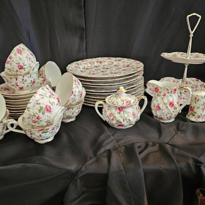 Vintage George Z. Lefton Hand Painted "Rose Chintz 658R" Dinnerware set - Made in Japan - 1949 to 1955