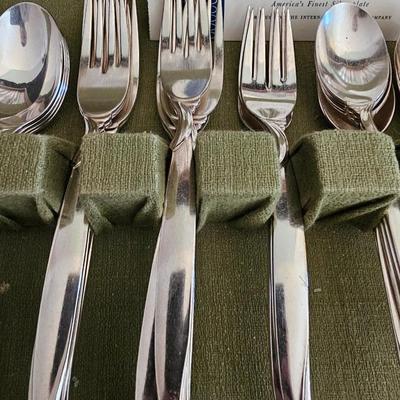 Nice 1847 Rogers Brox. Flair Silverplate flatware set in box - 44 piece!