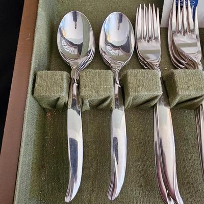 Nice 1847 Rogers Brox. Flair Silverplate flatware set in box - 44 piece!