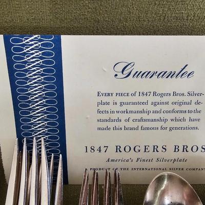 Nice 1847 Rogers Brox. Flair Silverplate flatware set in box - 44 piece!