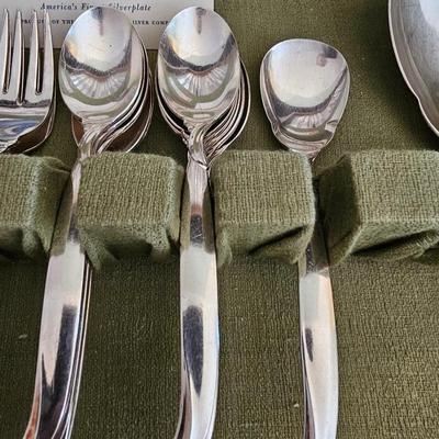 Nice 1847 Rogers Brox. Flair Silverplate flatware set in box - 44 piece!