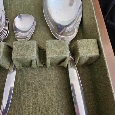 Nice 1847 Rogers Brox. Flair Silverplate flatware set in box - 44 piece!