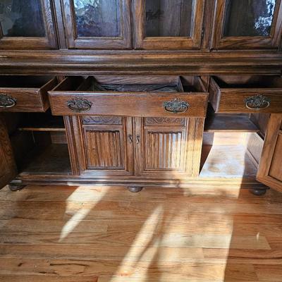 Beautiful Ethan Allen Royal Charter China Hutch and Base