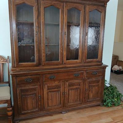 Beautiful Ethan Allen Royal Charter China Hutch and Base