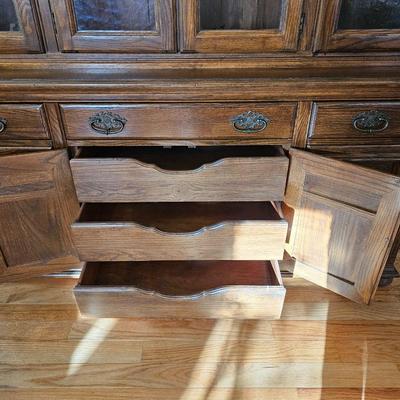 Beautiful Ethan Allen Royal Charter China Hutch and Base