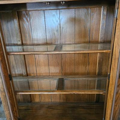 Beautiful Ethan Allen Royal Charter China Hutch and Base