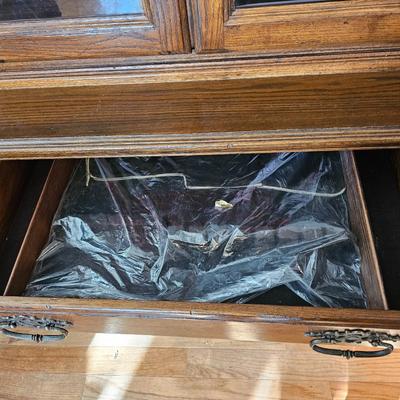 Beautiful Ethan Allen Royal Charter China Hutch and Base