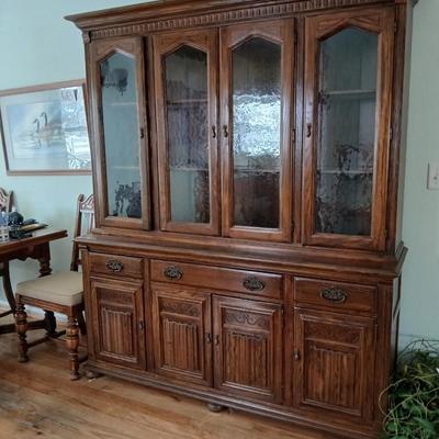 Beautiful Ethan Allen Royal Charter China Hutch and Base