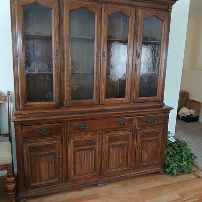 Beautiful Ethan Allen Royal Charter China Hutch and Base
