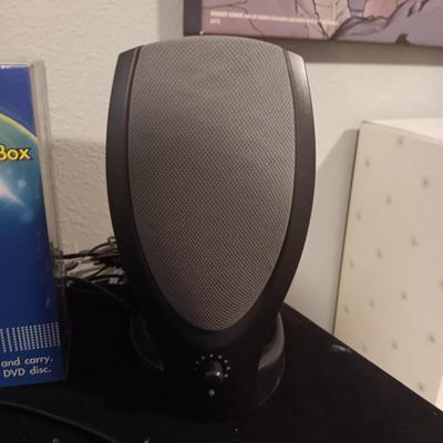 HARMAN/KARDON COMPUTER SPEAKERS, VGA CABLE & 2 BOXES OF SLIM DVD MOVIE/GAME BOXES