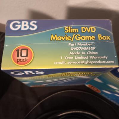 HARMAN/KARDON COMPUTER SPEAKERS, VGA CABLE & 2 BOXES OF SLIM DVD MOVIE/GAME BOXES