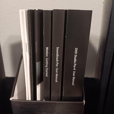 APPLE FINAL CUT STUDIO SOFTWARE & MANUALS PLUS BLANK CD's/DVD's