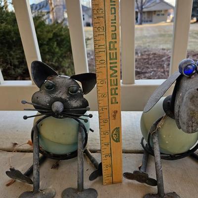 Lightweight metal cat and dog - the cleanest pets to have!