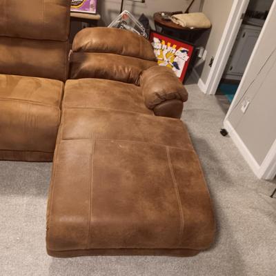 LIKE NEW FRANKLIN QUALITY POWER DOUBLE RECLINERS & CHAISE LOUNGE WITH MASSAGE