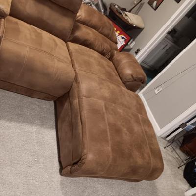 LIKE NEW FRANKLIN QUALITY POWER DOUBLE RECLINERS & CHAISE LOUNGE WITH MASSAGE