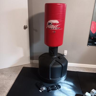 CENTURY WAVE MASTER PORTABLE TRAINING BAG WITH GLOVES