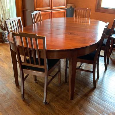Mahogany Dining Table w/ 6 Chairs / 2 Leaves