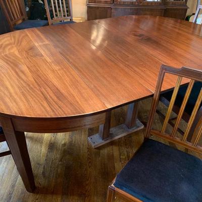 Mahogany Dining Table w/ 6 Chairs / 2 Leaves