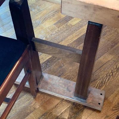 Mahogany Dining Table w/ 6 Chairs / 2 Leaves