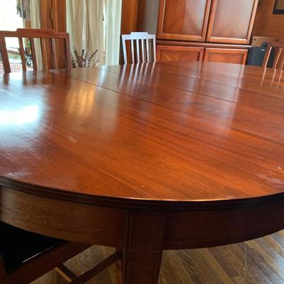 Mahogany Dining Table w/ 6 Chairs / 2 Leaves