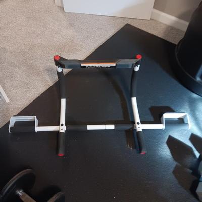 Perfect MULTI-GYM & HAND WEIGHTS 2 @ 20lb, 2 @ 25lb