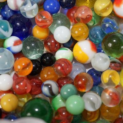 LOT OF VINTAGE MARBLES FIVE POUNDS! UNSORTED OVER 100