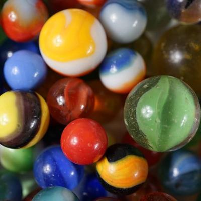 LOT OF VINTAGE MARBLES FIVE POUNDS! UNSORTED OVER 100