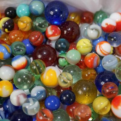 LOT OF VINTAGE MARBLES FIVE POUNDS! UNSORTED OVER 100