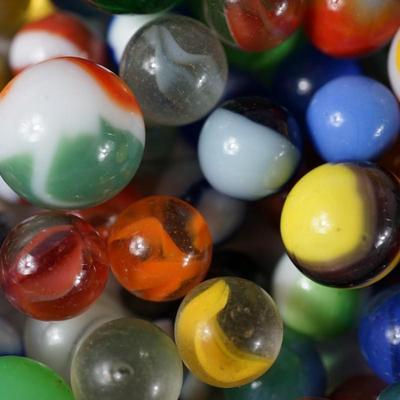 LOT OF VINTAGE MARBLES FIVE POUNDS! UNSORTED OVER 100