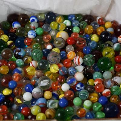 LOT OF UNSORTEED VINTAGE MARBLES 5 LBS 10 OZ,