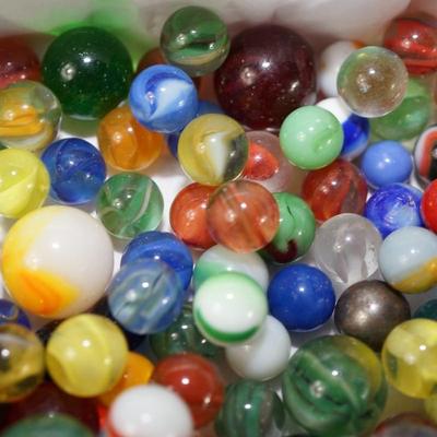 LOT OF UNSORTEED VINTAGE MARBLES 5 LBS 10 OZ,