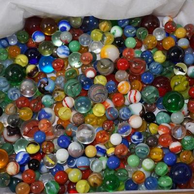 LOT OF UNSORTEED VINTAGE MARBLES 5 LBS 10 OZ,